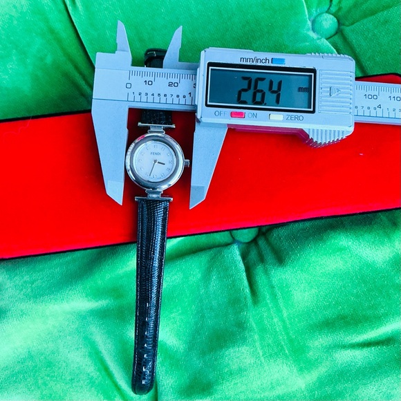 Ladies AUTHENTIC FENDI - DRESSY🌹Watch❤️ - Picture 3 of 13